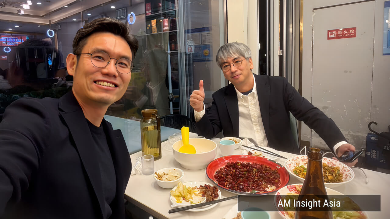 Dinner and deep conversation with a journalist from Korea on night two — TCT Asia doesn't end when the show floor closes.