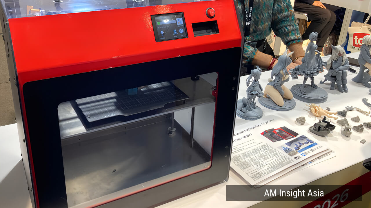 The Qholia FFF 3D printer on display alongside printed samples at TCT Asia 2026.