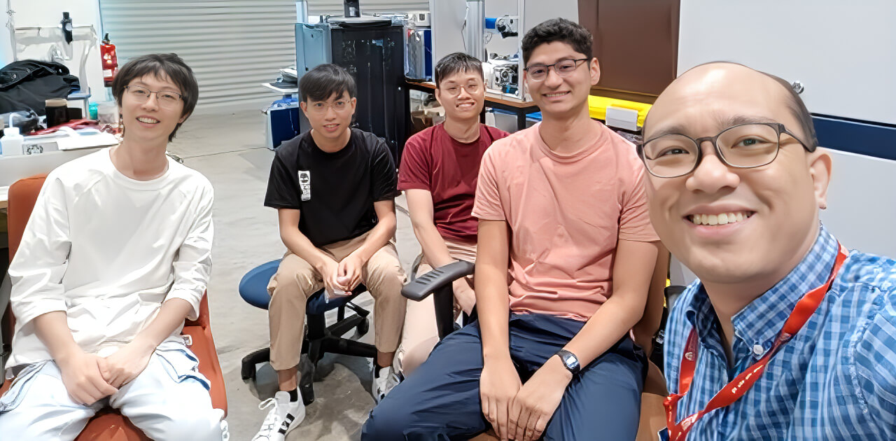 Prof Lai (right) and his Gen 1 team (left to right): Cai Chenhui, Lim Guo Yao, Dominic Lim Kang Jueh, Jonathan Singham