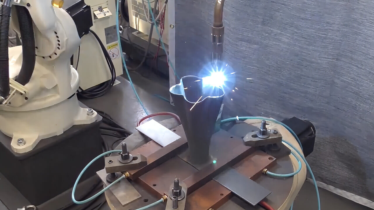 The robotic arm depositing material during a build | Photo: DAIHEN