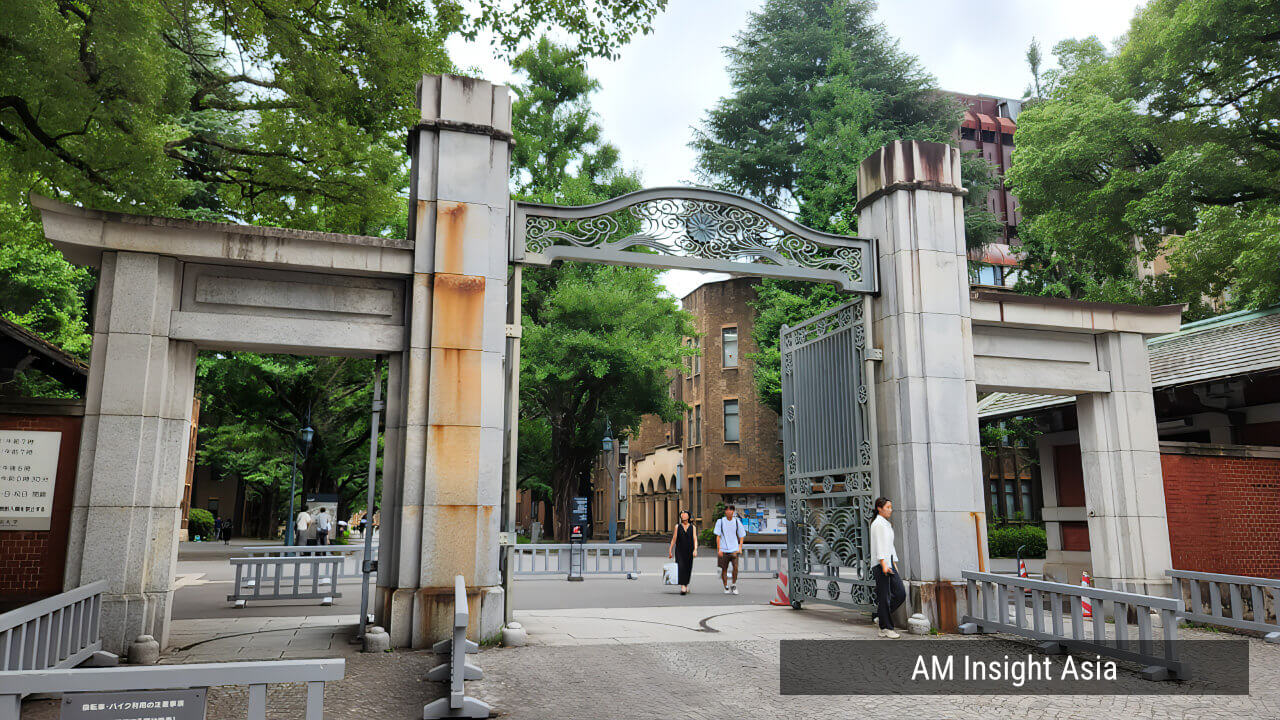 The University of Tokyo's main gate | Photo: AM Insight Asia