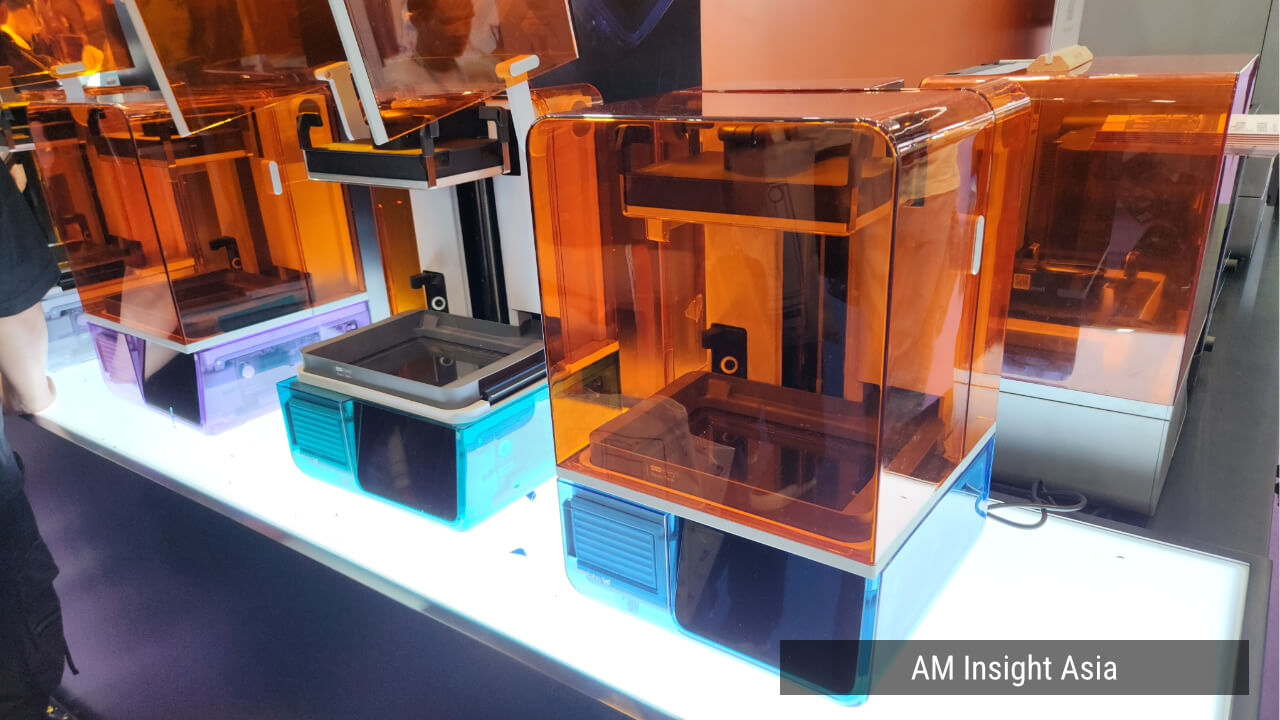Form Studio 1 on display at the Formlabs booth at TCT Shenzhen 2026, with its translucent base in different colors | Photo: AM Insight Asia