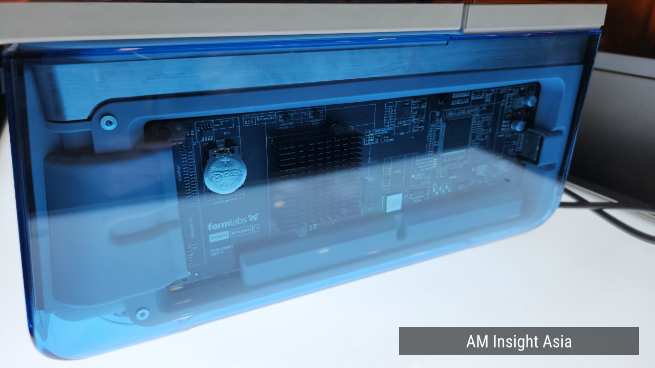 The Form Studio 1 main board, visible through the translucent case on the right side | Photo: AM Insight Asia